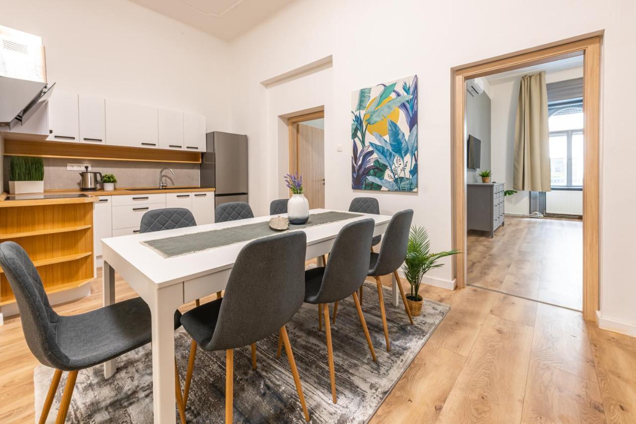 Deluxe Kazincy Apartment In The Heart Of Budapest Exterior photo