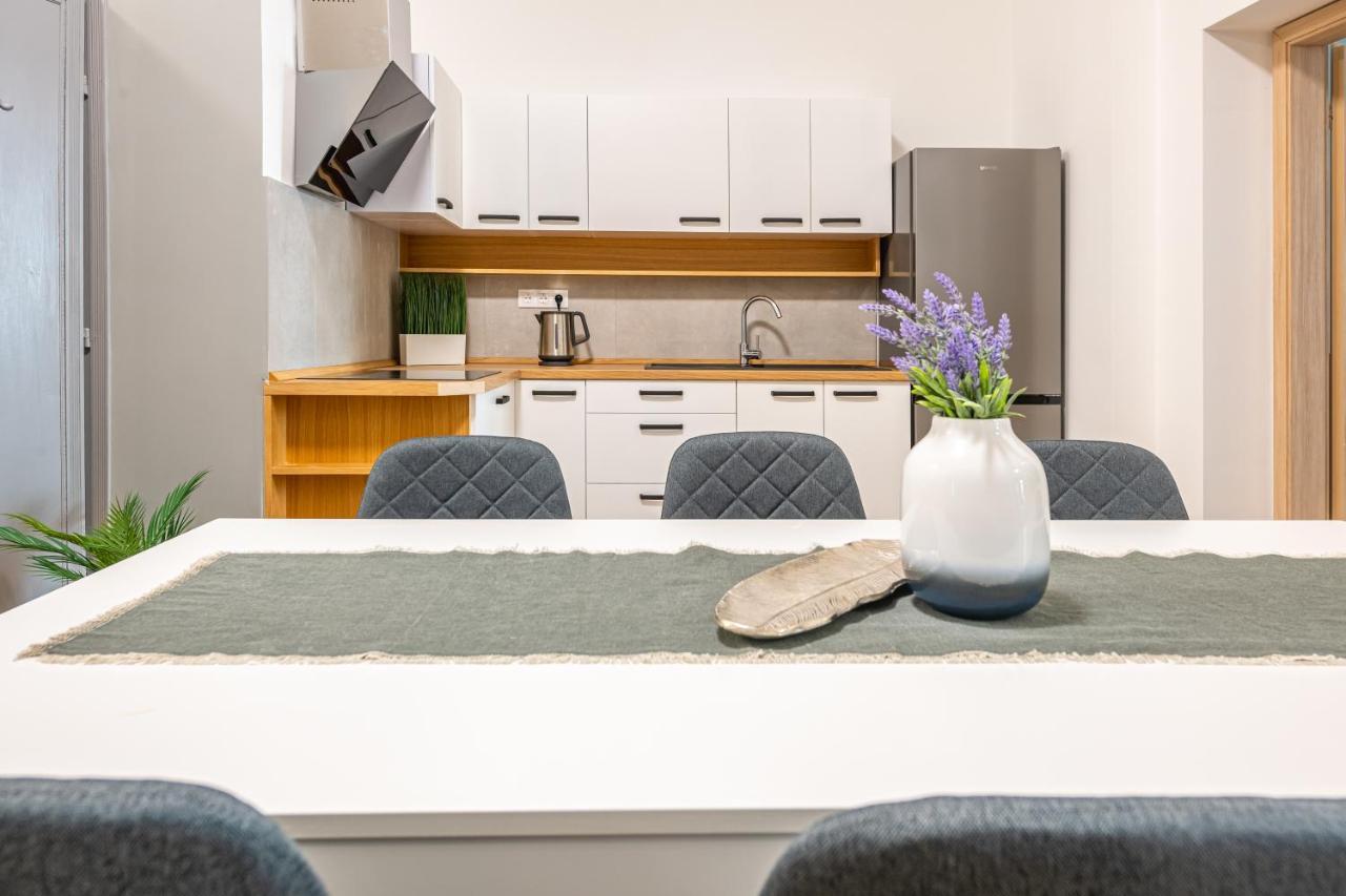 Deluxe Kazincy Apartment In The Heart Of Budapest Exterior photo