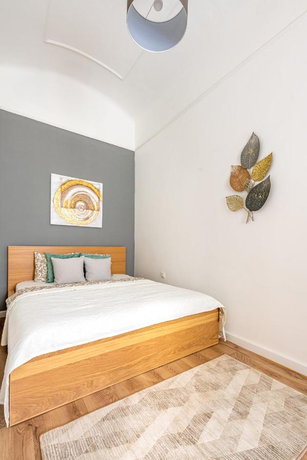 Deluxe Kazincy Apartment In The Heart Of Budapest Exterior photo